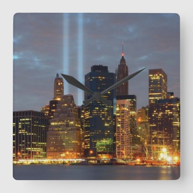 Reloj Cuadrado Vista aérea de la ciudad de noche. (Anverso)