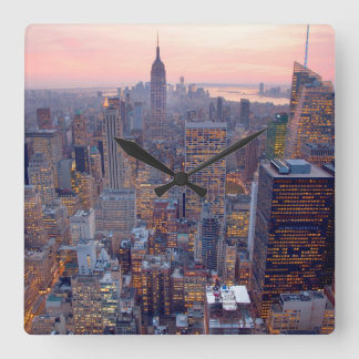 Reloj Cuadrado Vista amplia de Manhattan en la puesta del sol