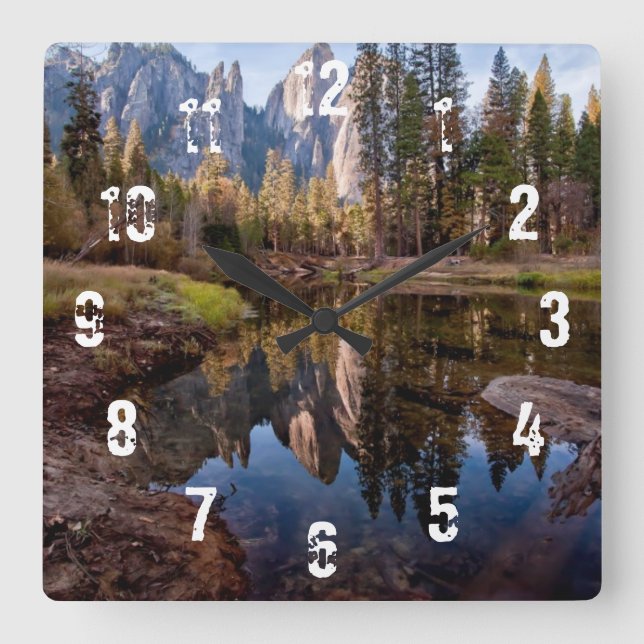 Reloj Cuadrado Vista de los picos de la catedral (Anverso)