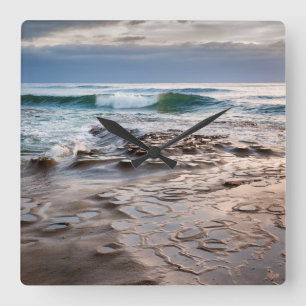 Reloj Cuadrado Wave breaking on beach, California