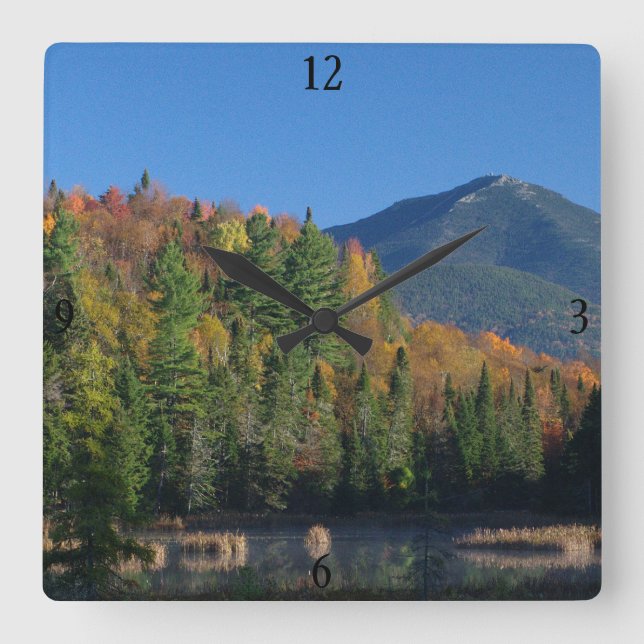 Reloj Cuadrado Whiteface Mountain over Little Cherrypatch Pond (Anverso)