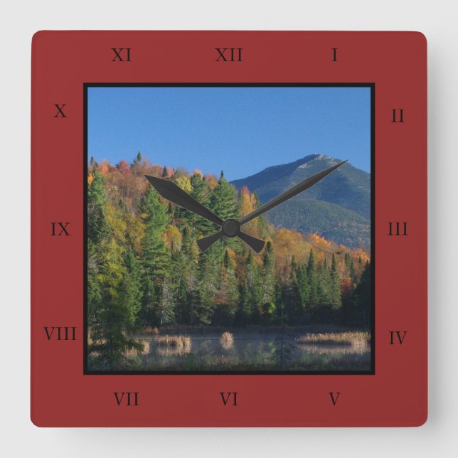 Reloj Cuadrado Whiteface Mountain over Little Cherrypatch Pond (Anverso)