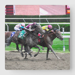 Reloj Cuadrado Y están apagados en Saratoga