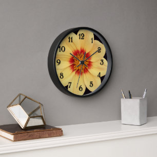 Reloj Dahlia amarilla en flor negra