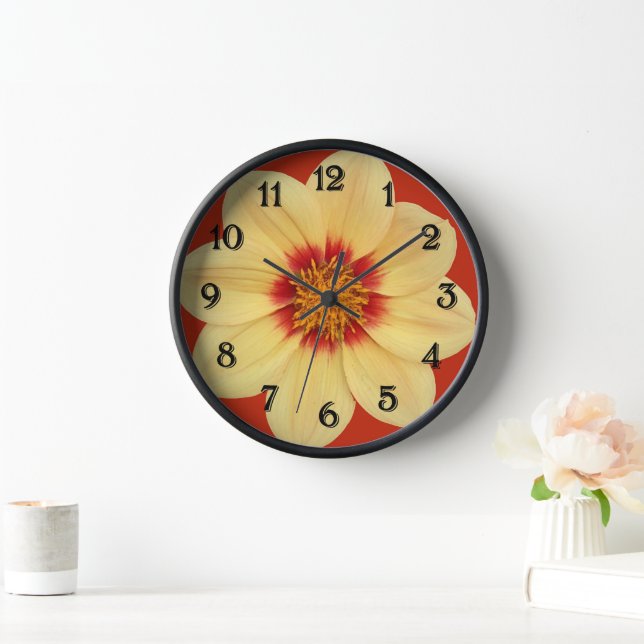 Reloj Dahlia amarilla en flor roja (Hogar)