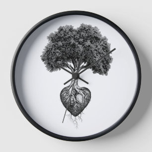 Reloj de árbol con raíces en el corazón