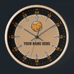 Reloj de baloncesto<br><div class="desc">Reloj de pared de baloncesto con indicadores de 12 y 24 horas y marcas de 60 minutos. Personalice esta gran idea de regalo con el nombre de su aficionado favorito al baloncesto.</div>