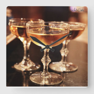 reloj de bar de cocina con champán dorado
