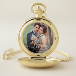 Reloj De Bolsillo Amor Elegante Boda de fotografías de guiones blanc<br><div class="desc">Boda de fotos Gold Pocket Watch con guión blanco elegante de amor</div>