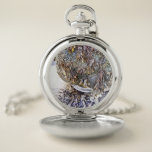 RELOJ DE BOLSILLO LA PLAYA<br><div class="desc">Un diseño fotográfico de la marea marina que se adentra en la playa y en las rocas,  exponiendo las algas y los barnacles.</div>
