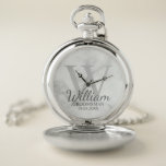 Reloj De Bolsillo Monograma y nombre de Groomsman personalizado mode<br><div class="desc">Modern Personalized Groomsman Gifts Este diseño presenta el nombre de un groomsman personalizado en estilo de letra gris clásico con detalles bodas en estilo de tipo de letra serif gris clásico y monograma en estilo de fuente serif gris claro clásico como fondo, sobre fondo de mármol blanco. También perfecto para...</div>