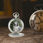 Reloj De Bolsillo Pájaro halcón peregrino de Prey<br><div class="desc">Un reloj de bolsillo clásico y elegante con números blancos que muestra la foto de un bonito Halcón Peregrino. Seleccione de oro o plata acabado metalizado. ¡Hace un regalo elegante!</div>