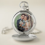 Reloj De Bolsillo Plata blanca elegante de la boda de la foto de la<br><div class="desc">Reloj de bolsillo blanco elegante de la plata de la boda de la foto de la escritura del amor</div>