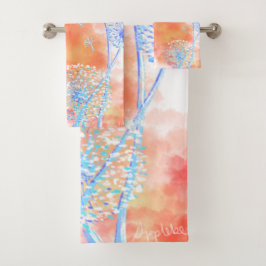 Reloj de candelión contra las nubes naranjas de co