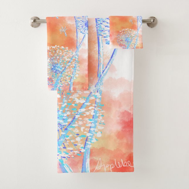 Reloj de candelión contra las nubes naranjas de co (In situ)