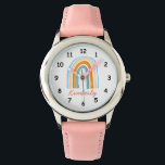 Reloj de chica de nombre personalizado con bonito<br><div class="desc">Un reloj de chica de nombre personalizado con un bonito dibujo de arco iris. Relojes de muñeca personalizados para niños. Idea única de regalo de cumpleaños para chicas. Crea una para una hija especial, nieta, prima más linda, amiga, hija, nieta, hermanita pequeña o grande, etc. Diseño divertido con números y...</div>