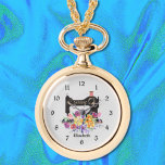 Reloj de cuello de máquina de coser floral mixta<br><div class="desc">Un reloj de collar con temática de costura listo para ser personalizado con su nombre. Impreso con una máquina de coser de estilo vintage negro acentada con un suntuoso ramo de flores de color pastel. Simplemente edite el texto del nombre en el botón "personalizarlo". Tu elección de tono dorado o...</div>