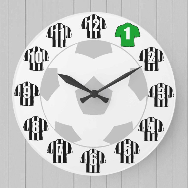 Reloj de fútbol - con Camisetas blancos y negros (Subido por el creador)