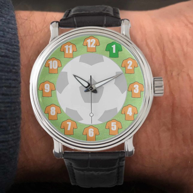 Reloj de fútbol - con Camisetas de oro viejo (Subido por el creador)
