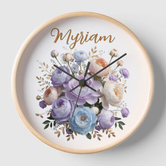 Reloj de madera con monograma floral de oro de peo