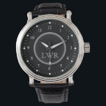 Reloj de monograma blanco y negro masculino<br><div class="desc">Elegante y elegante, limpio y simple relojes monogramados personalizados para el hombre especial en su lista de regalos. Clásico fácil de leer números blancos con marcas hash en la cara negra. Negrita y sofisticada para caballeros de estilo tradicional — haga clic en Personalizar para cambiar el tamaño de letra, estilo...</div>