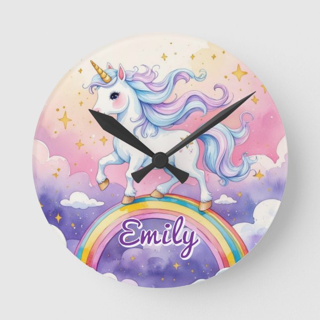 Reloj de nombre editable con unicornio en arcoíris (Anverso)