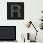 Reloj de nombres monogramado negro moderno<br><div class="desc">Reloj de nombres personalizado monogramado negro moderno,  en tipografía Minimalista.</div>