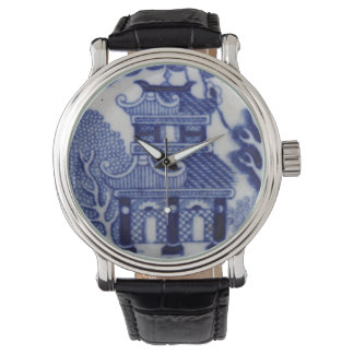 Reloj de pagoda con banda negra