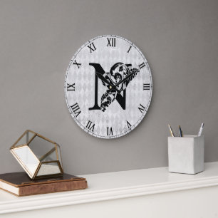 Reloj de pared acrílico de monograma "N" brillante