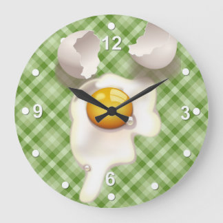 Reloj de pared agrietado de la cocina del huevo de