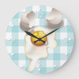Reloj de pared agrietado de la cocina del huevo de