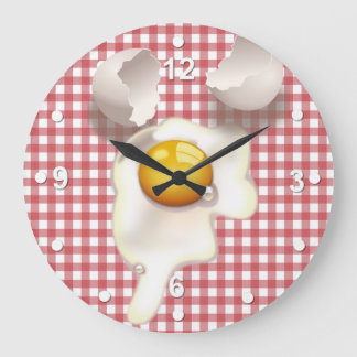 Reloj de pared agrietado de la cocina del huevo de