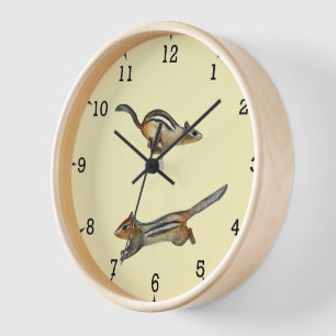 Reloj de pared amarillo-oriental de Chipmunk