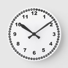 Reloj de pared blanco y negro