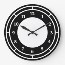 Reloj de pared blanco y negro