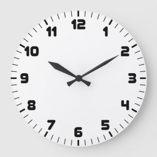 Reloj de pared blanco y negro