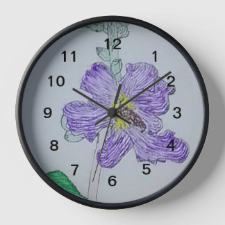 Reloj de pared con flores dibujadas a mano