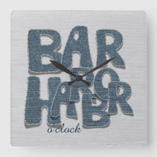 Reloj de pared con letras de mezclilla de Bar Harb