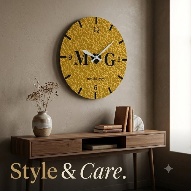 Reloj de pared con monograma texturizado en oro pa (Gold Textured Monogram Wall Clock for Love)