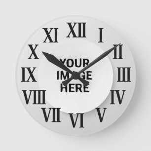 Reloj de pared con numerales romanos con foto y no