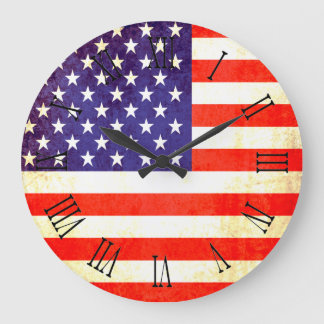 Reloj de pared con números romanos de la bandera e