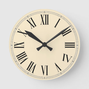Reloj de pared con números romanos vintage en crem