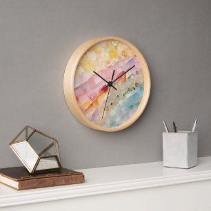Reloj de pared con patrón abstracto. Colores paste
