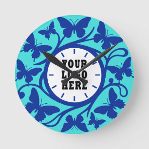 Reloj de pared con patrón de mariposa azul persona