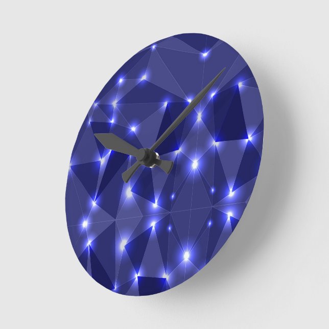 Reloj de pared con un diseño azul low-poly y blanc (Ángulo)