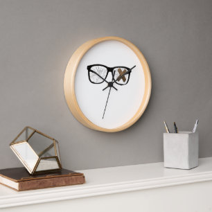 Reloj de pared con un diseño divertido con gafas r