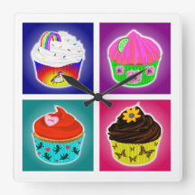 Reloj de pared cuadrado de cuatro cupcakes