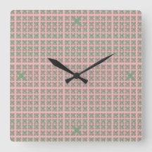 Reloj de pared cuadrado rosa y verde a cuadros