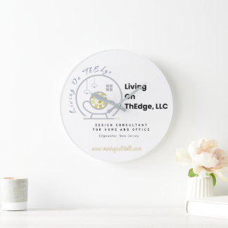 Reloj de pared de acrílico con logo de Living On T