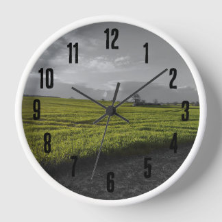 Reloj de pared de campos verdes